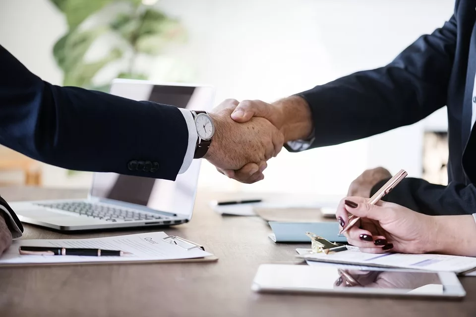 Transmission d’entreprise : accompagner au mieux le repreneur