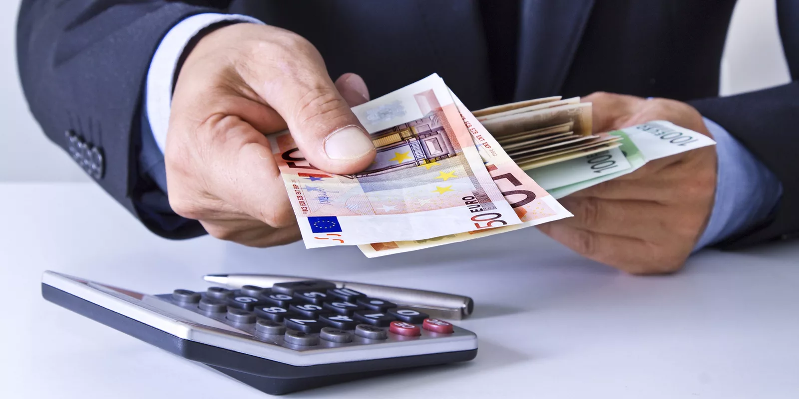 Honoraires ou commissions : le choix qui définit la valeur d’un cabinet de CGP